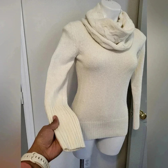 Banana Republic Cowl Neck Merino/ Cashmere Blend Cream Knit Sweater(XS) - Picture 4 of 6